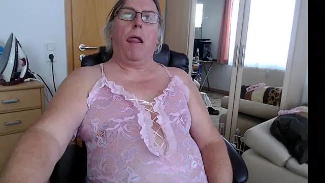 Snapshot of Sissygera chatting on January 9, 2:18 pm Sissygera online show from January 9, 2:18 pm