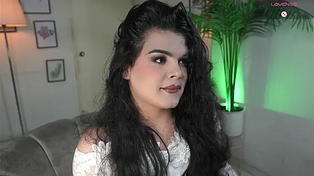 Snapshot of artechloe chatting on October 15, 11:49 pm artechloe online show from October 15, 11:49 pm