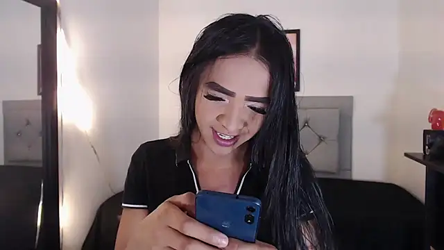 sofiaxdollxxx online show from February 10, 7:32 pm