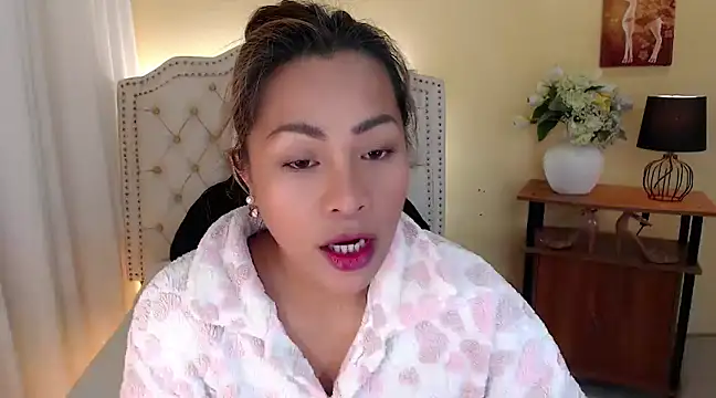 Snapshot of DreamLADYBOY chatting on February 16, 11:16 pm DreamLADYBOY online show from February 16, 11:16 pm