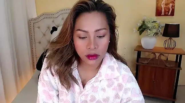Snapshot of DreamLADYBOY chatting on February 21, 11:54 pm DreamLADYBOY online show from February 21, 11:54 pm
