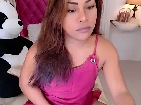 Snapshot of DreamLADYBOY chatting on October 14, 10:43 pm DreamLADYBOY online show from October 14, 10:43 pm