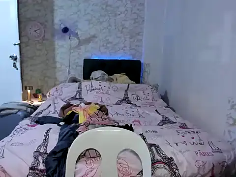 Hebefemme online show from November 5, 7:58 pm