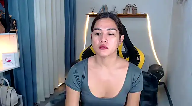 Snapshot of MarieLoveGlamorous chatting on January 14, 12:22 am MarieLoveGlamorous online show from January 14, 12:22 am