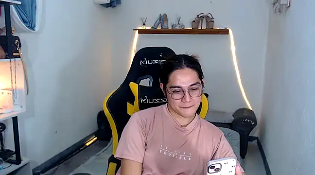 Snapshot of MarieLoveGlamorous chatting on February 23, 1:53 pm MarieLoveGlamorous online show from February 23, 1:53 pm