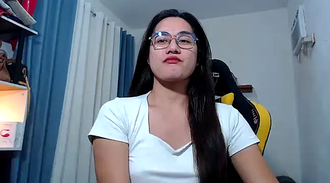Snapshot of MarieLoveGlamorous chatting on March 2, 12:09 am MarieLoveGlamorous online show from March 2, 12:09 am