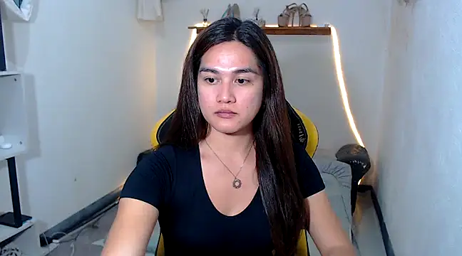 Snapshot of MarieLoveGlamorous chatting on March 9, 11:36 am MarieLoveGlamorous online show from March 9, 11:36 am