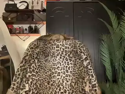 BigDominaMia online show from April 11, 11:47 am