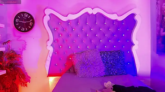 LeyXandrabraz online show from April 11, 8:12 pm