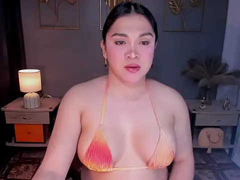 Snapshot of MaxeneCullens chatting on October 11, 7:55 am MaxeneCullens online show from October 11, 7:55 am