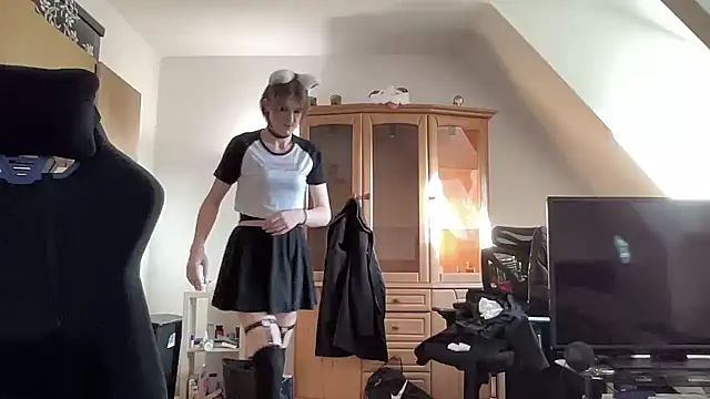 Femboykitten01 online show from March 3, 3:35 pm