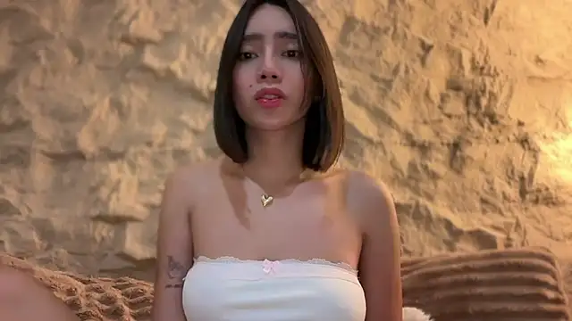 GenesisCastillano online show from April 7, 9:43 am