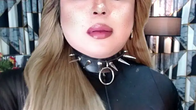 Snapshot of Mistress_DOMnicaaxx chatting on September 17, 4:45 pm Mistress DOMnicaaxx online show from September 17, 4:45 pm