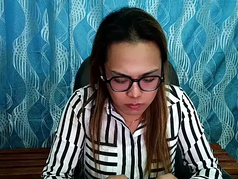 Snapshot of Your_PrettyGirlxxx chatting on September 15, 6:29 am Your PrettyGirlxxx online show from September 15, 6:29 am