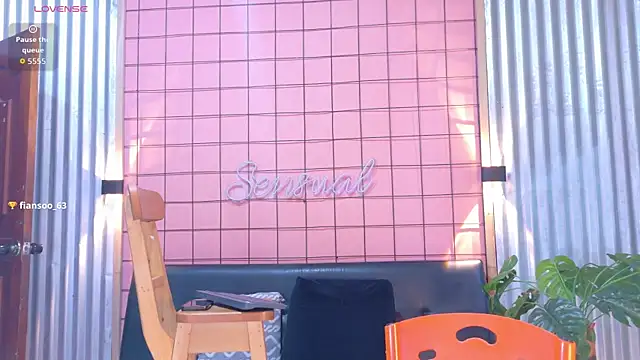 mensia hernandz online show from April 2, 1:42 pm