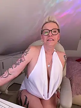 German Milf online show from March 31, 2:08 pm