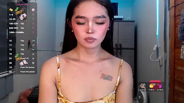 Snapshot of Itsme_claire chatting on October 20, 2:37 am Itsme claire online show from October 20, 2:37 am