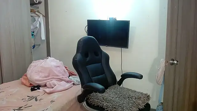 gooddes303salome online show from February 1, 9:46 pm