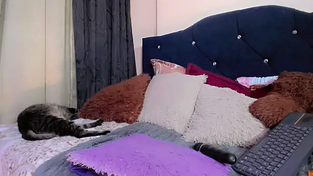 lesly xx online show from June 21, 9:34 am