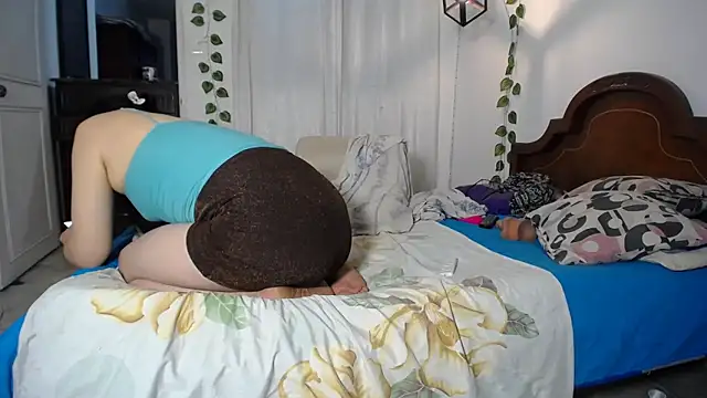 ivonne  hott1 online show from March 4, 9:19 pm