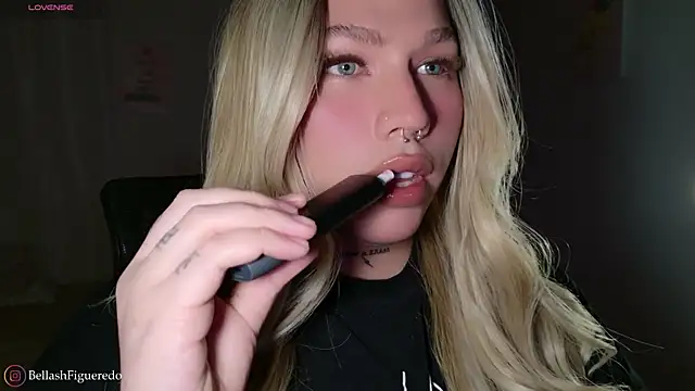 Snapshot of IsabellaFigueredo__ chatting on October 15, 6:13 am IsabellaFigueredo online show from October 15, 6:13 am