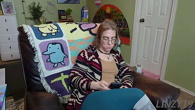 Linzy 19 online show from February 18, 6:39 pm