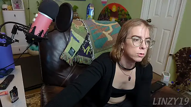 Linzy 19 online show from February 24, 4:15 pm