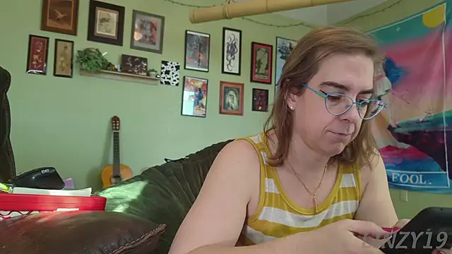 Linzy 19 online show from November 9, 9:04 pm