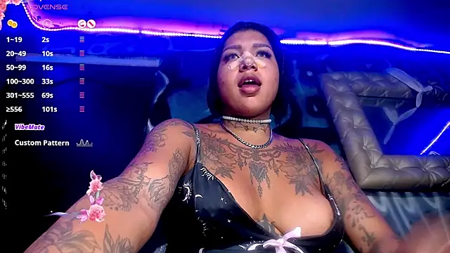 IsabellBigtitsxx online show from February 13, 9:33 pm